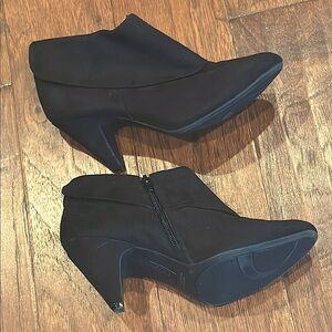 9W FIONI Elegant Black Velvet Ankle Boots